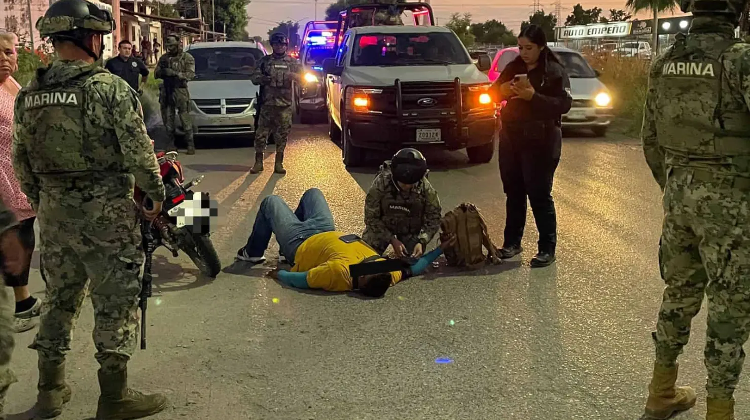 Elementos de la Marina auxilian a motociclista accidentado en Cajeme