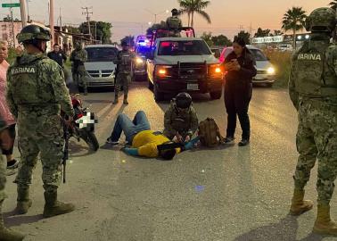 Elementos de la Marina auxilian a motociclista accidentado en Cajeme