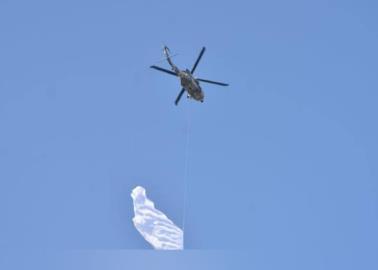 VIDEO | Helicóptero de las Fuerzas Armadas sobrevuela en Culiacán con una bandera blanca