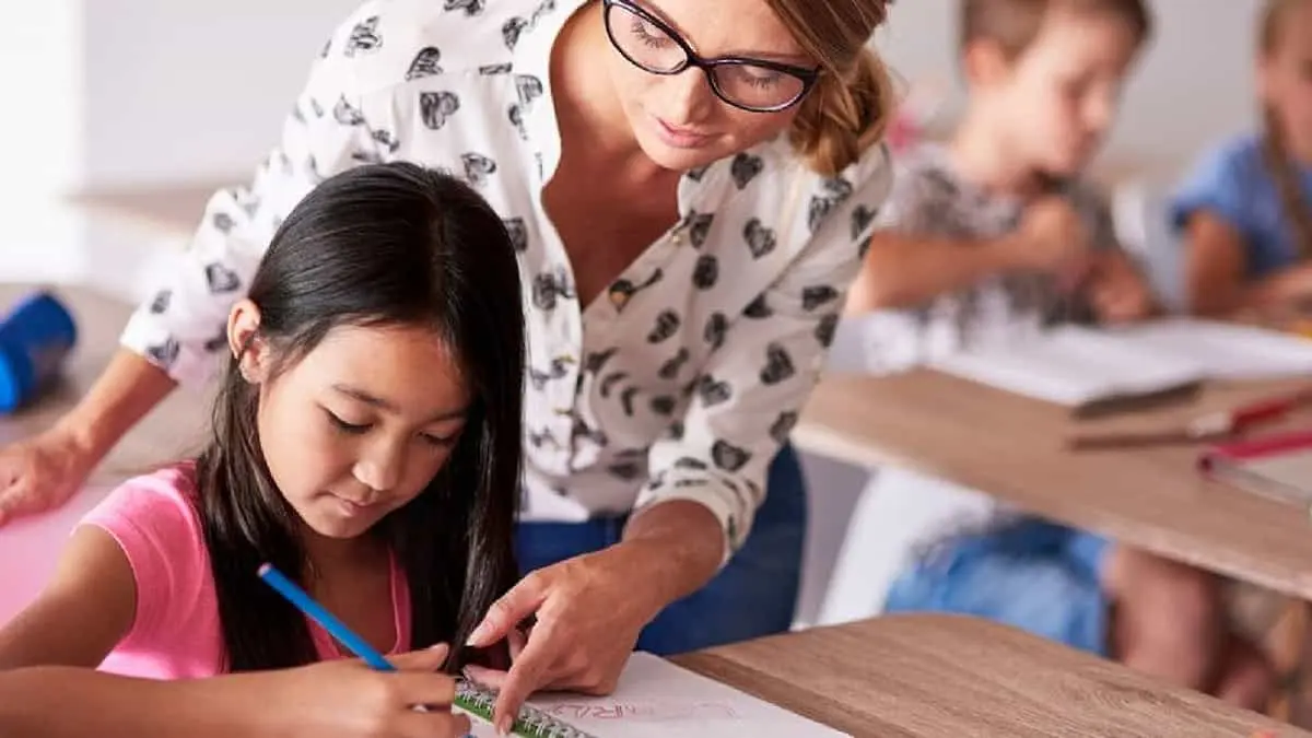 ¿Abrirán las escuelas los fines de semana? Te decimos dónde aplica y qué niños deberán asistir