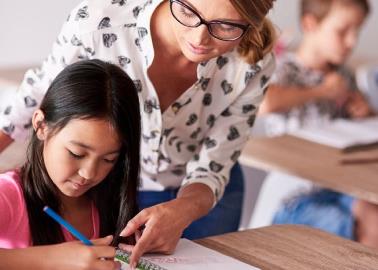 ¿Abrirán las escuelas los fines de semana? Te decimos dónde aplica y qué niños deberán asistir