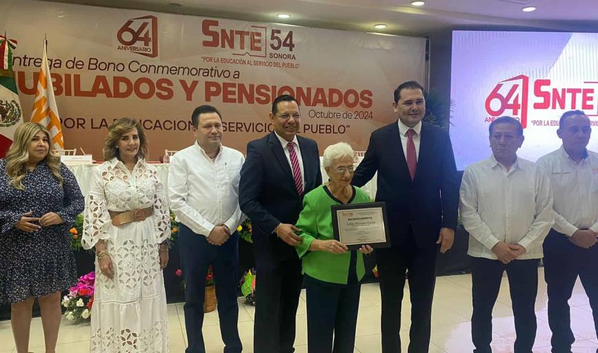 Maestros jubilados del SNTE reciben bono en el sur de Sonora