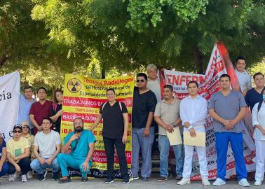 Trabajadores de IMSS-Bienestar protestan en Hermosillo