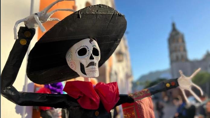 Festival de la Calaca en Álamos atrae visitantes de México y el extranjero Festival de la Calaca en Álamos atrae visitantes de México y el extranjero