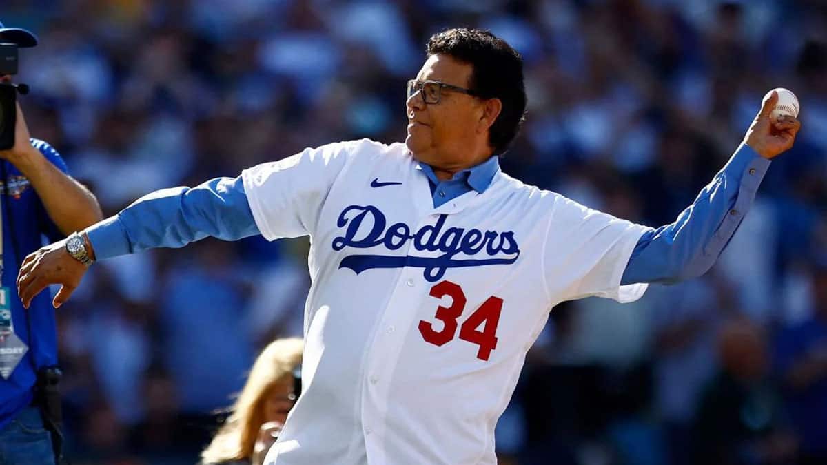 Rinden homenaje a Fernando Valenzuela en La Mañanera del Pueblo