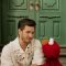 Andrew Garfield y Elmo: Un abrazo a la pérdida