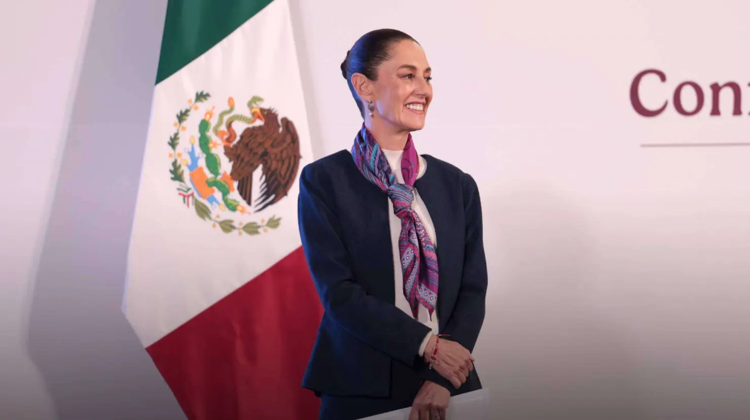Claudia Sheinbaum viajó en vuelo comercial para su primera Mañanera fuera de Palacio Nacional