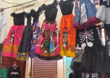 En Navojoa repuntan ventas de trajes de catrines y catrinas