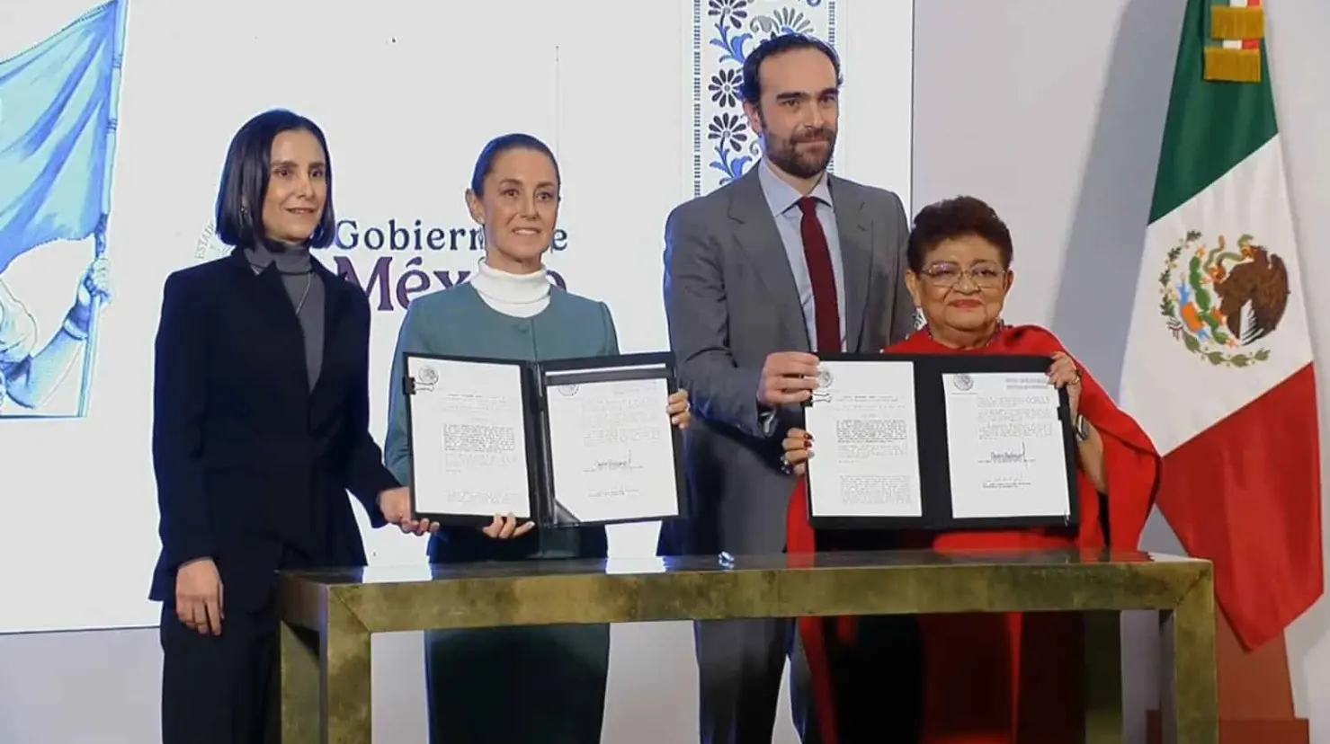 Pemex y CFE vuelven a ser empresas públicas; Claudia Sheinbaum firma decretos