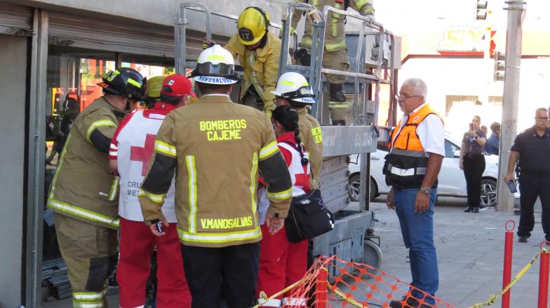 Albañil recibe descarga eléctrica en el Centro de Ciudad Obregón