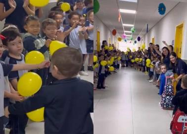 VIDEO| Así reciben en su escuela a niño después de un año luchando contra el cáncer