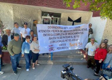 Jubilados y pensionados de Isssteson se manifiestan en Cajeme y exigen mejoras en el servicio