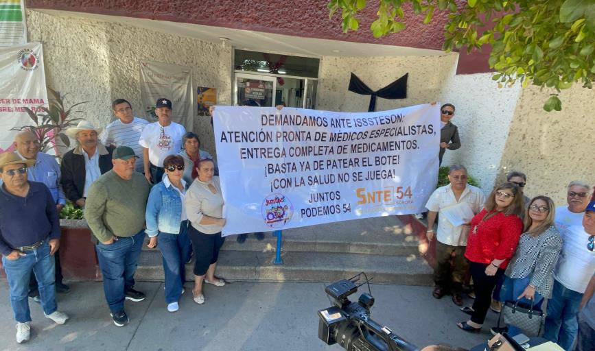 Jubilados y pensionados de Isssteson se manifiestan en Cajeme y exigen mejoras en el servicio