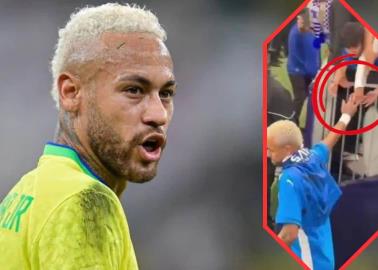 VIDEO | Aficionado le roba anillo a Neymar mientras ingresaba al campo de juego en Arabia Saudita