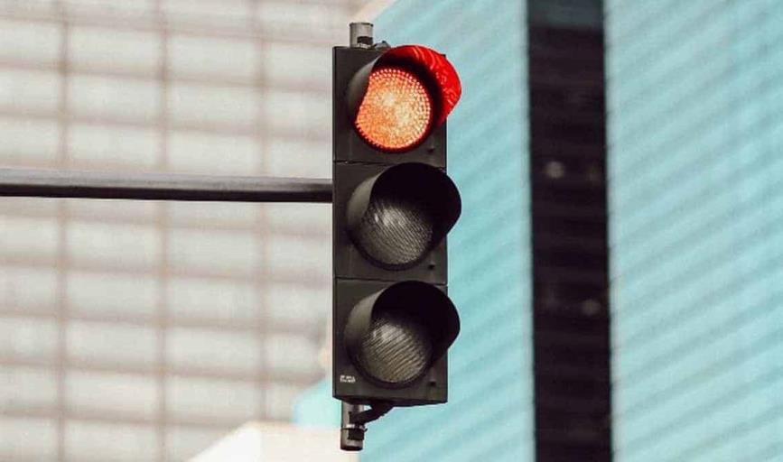 ¿De cuánto es la multa en Sonora por pasarse el semáforo rojo? Así puedes pagarla