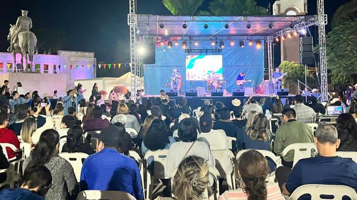 Disfrutan en Ciudad Obregón de la Fiesta de los Libros