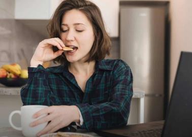 ¿Te sientes agotado? Consume estos alimentos para conseguir energía y evitar el café