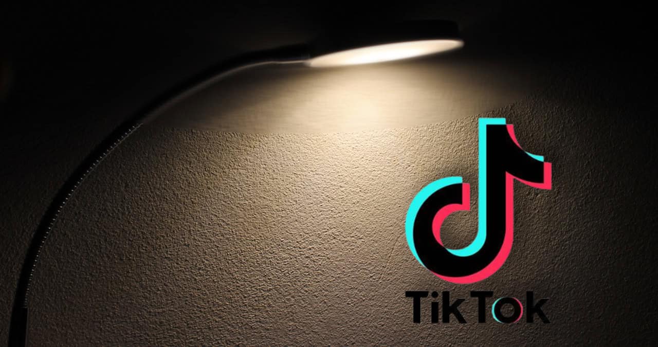 ¿Cuál es el origen y significado del trend de TikTok La lámpara se ve rara?