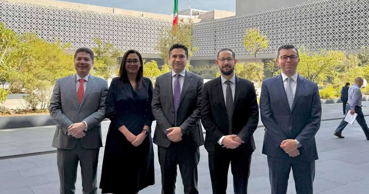 Esto lo hizo junto con Rogelio Ramírez de la O y Edgar Amador Zamora. Foto: Twitter