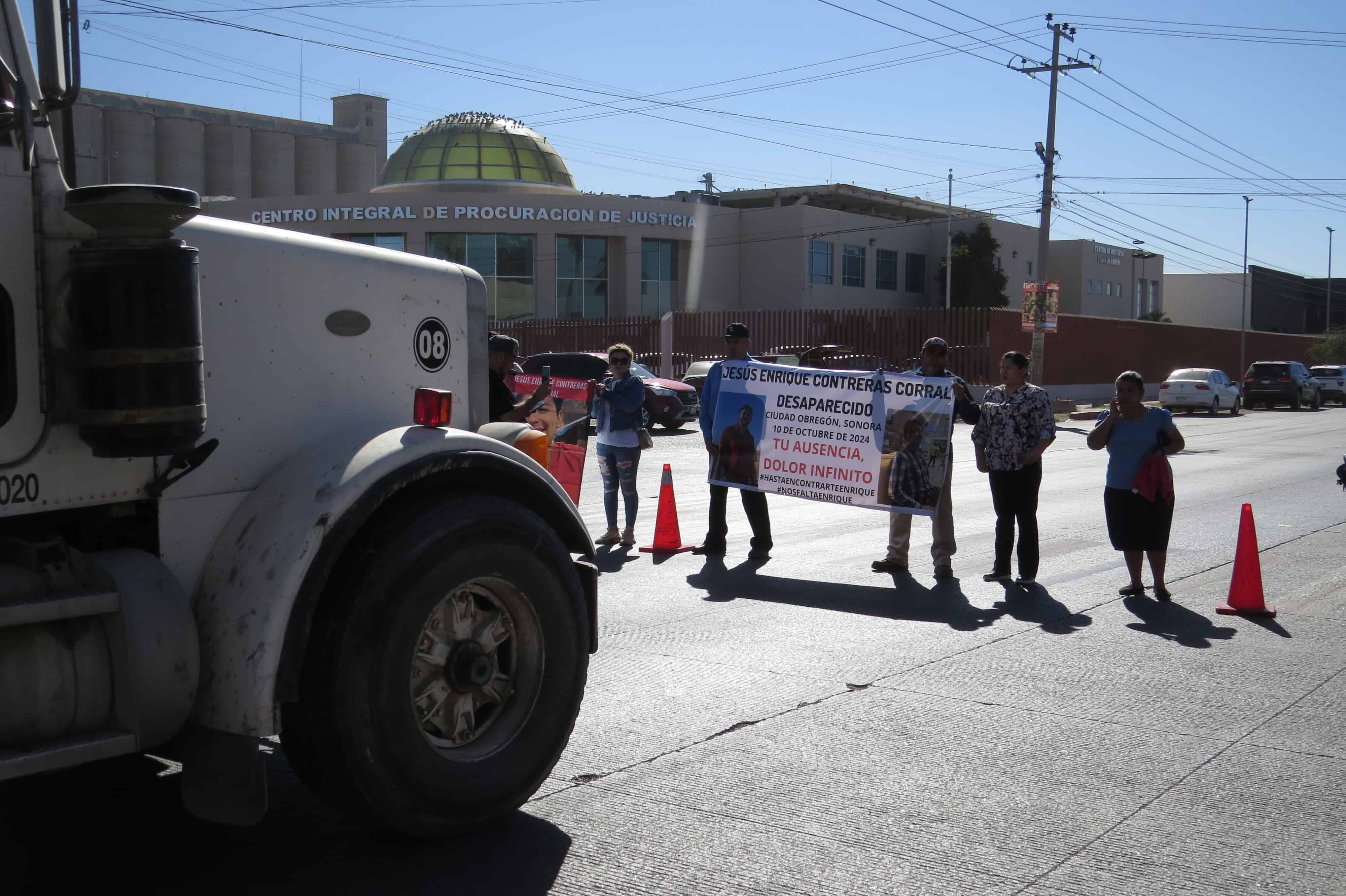 En Ciudad Obregón, familiares de Jesús Enrique se plantan afuera de Fiscalía