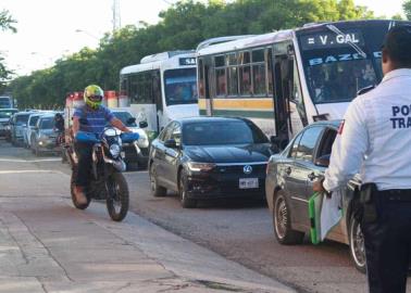 ¿De cuánto es la multa a motociclistas que circulan por la banqueta de peatones?