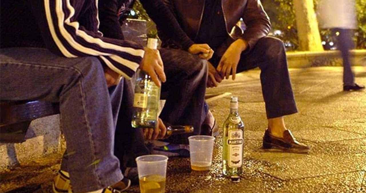 ¿De cuánto es la multa en Sonora por tomar alcohol en la vía pública?