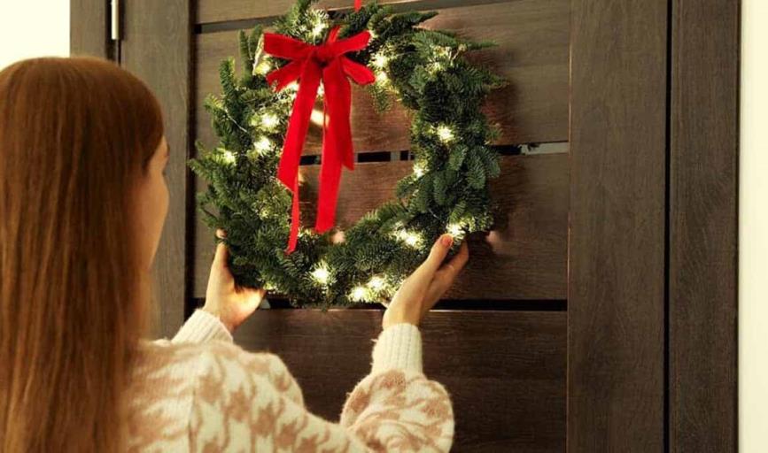 Navidad 2024: Ideas fáciles y creativas para decorar tu puerta