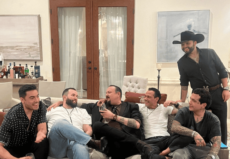 ¿Se habrán echado un palomazo? Carín León y Christian Nodal aparecen juntos en fiesta de Pepe Aguilar