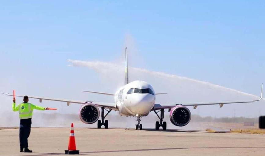 Este es el motivo por el que los aviones se rocían con agua a su llegada