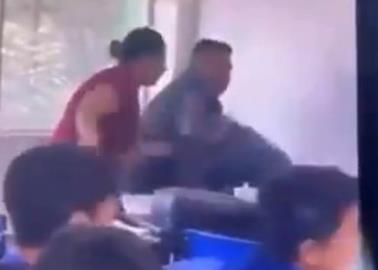 VIDEO | Así golpearon los padres de un alumno a maestra que reprobó a su hijo