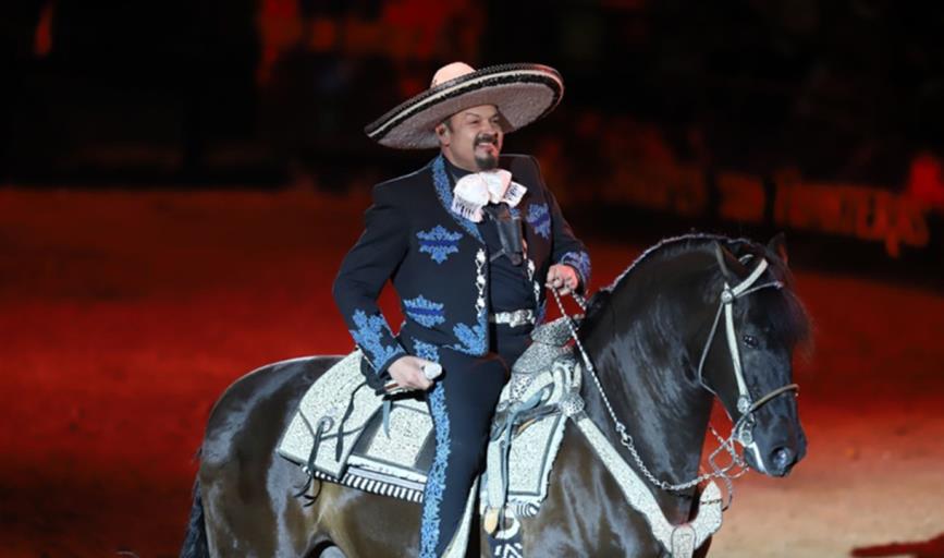 Pepe Aguilar compra Los tres potrillos a hijos de Vicente Fernández