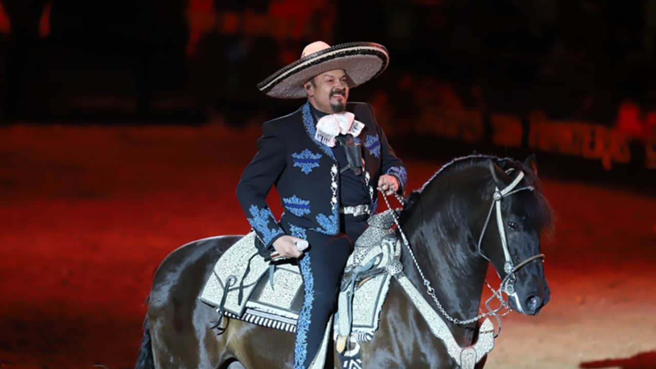 Pepe Aguilar compra Los tres potrillos a hijos de Vicente Fernández