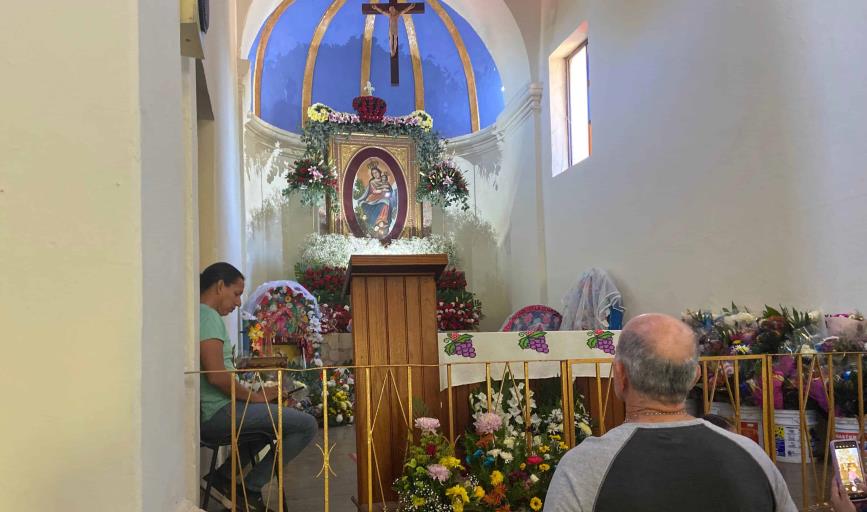 Mueve la Fe a peregrinos hacia la Virgen de Balvanera en la Aduana, Álamos