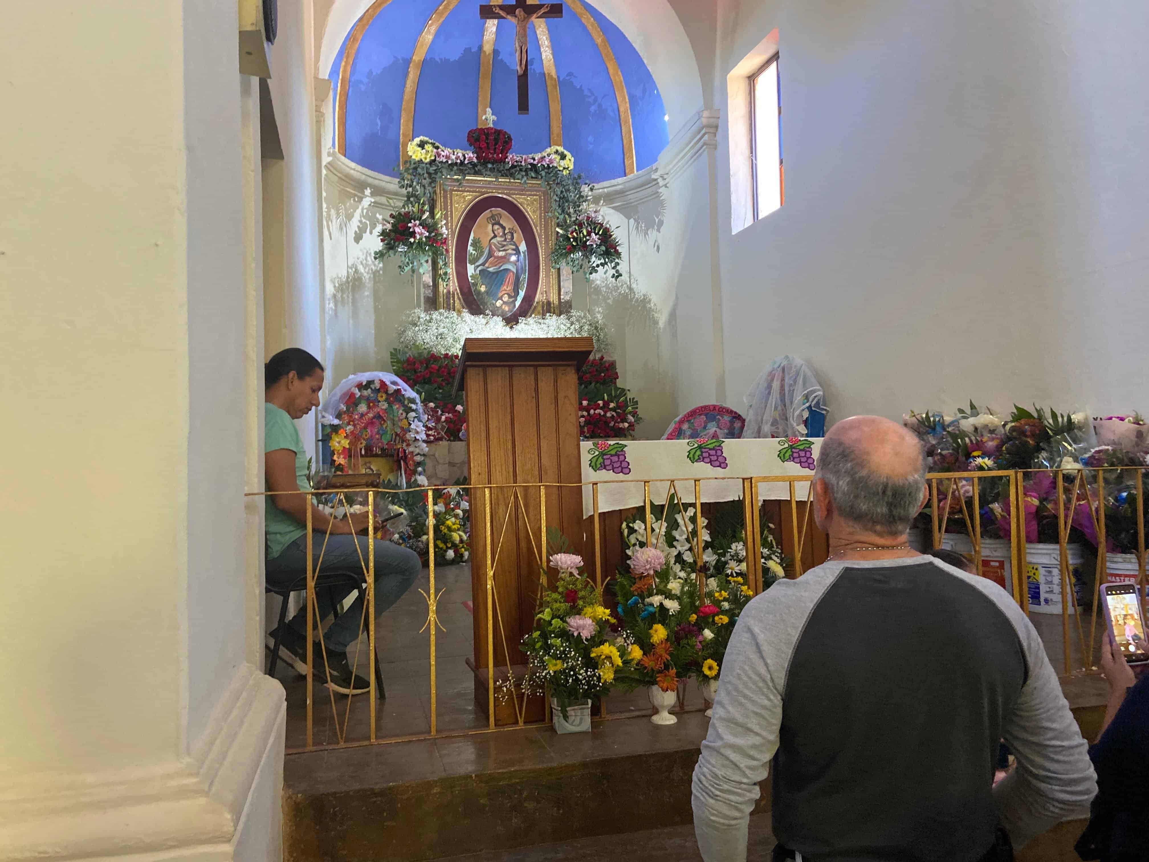 Mueve la Fe a peregrinos hacia la Virgen de Balvanera en la Aduana, Álamos