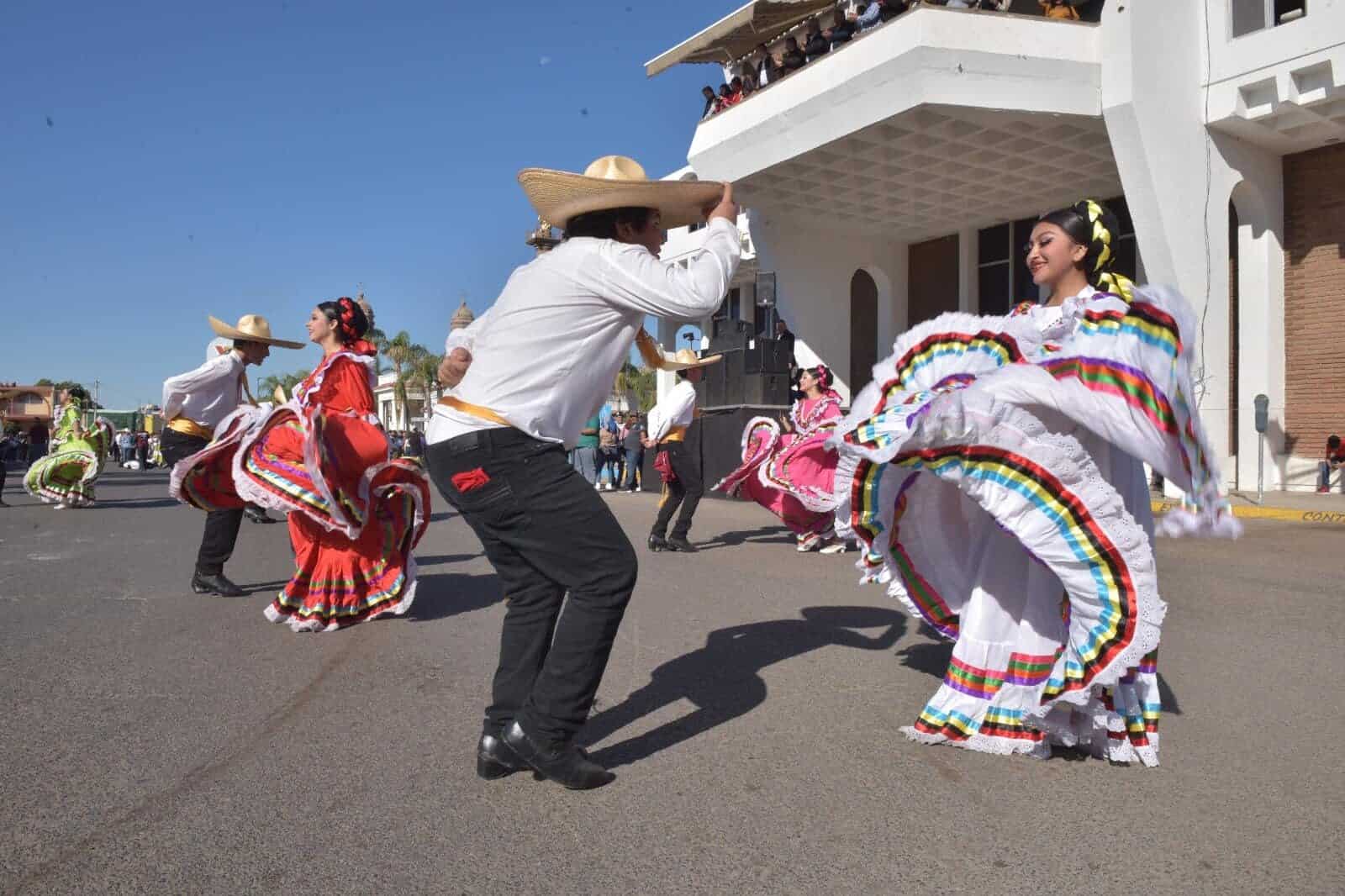 Con desfile conmemoran Aniversario de la Revolución en Navojoa