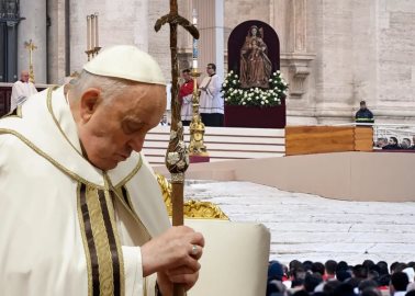 Francisco cambia rito de funerales papales