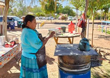 Tiene buena respuesta venta de alimentos y artesanía yaqui