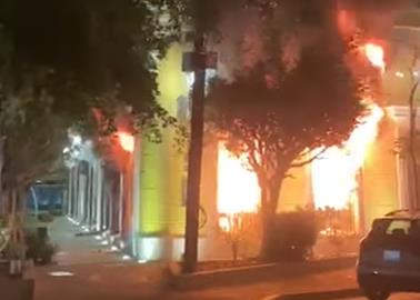 VIDEO | Incendio consume Museo de Arte de Mazatlán