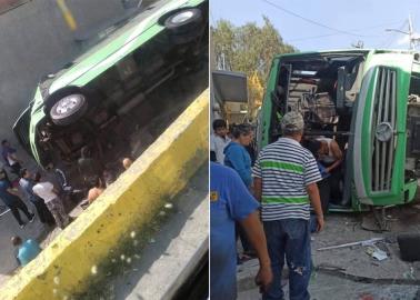 VIDEO | Así salió disparado un camión de pasajeros por arriba de un muro de contención