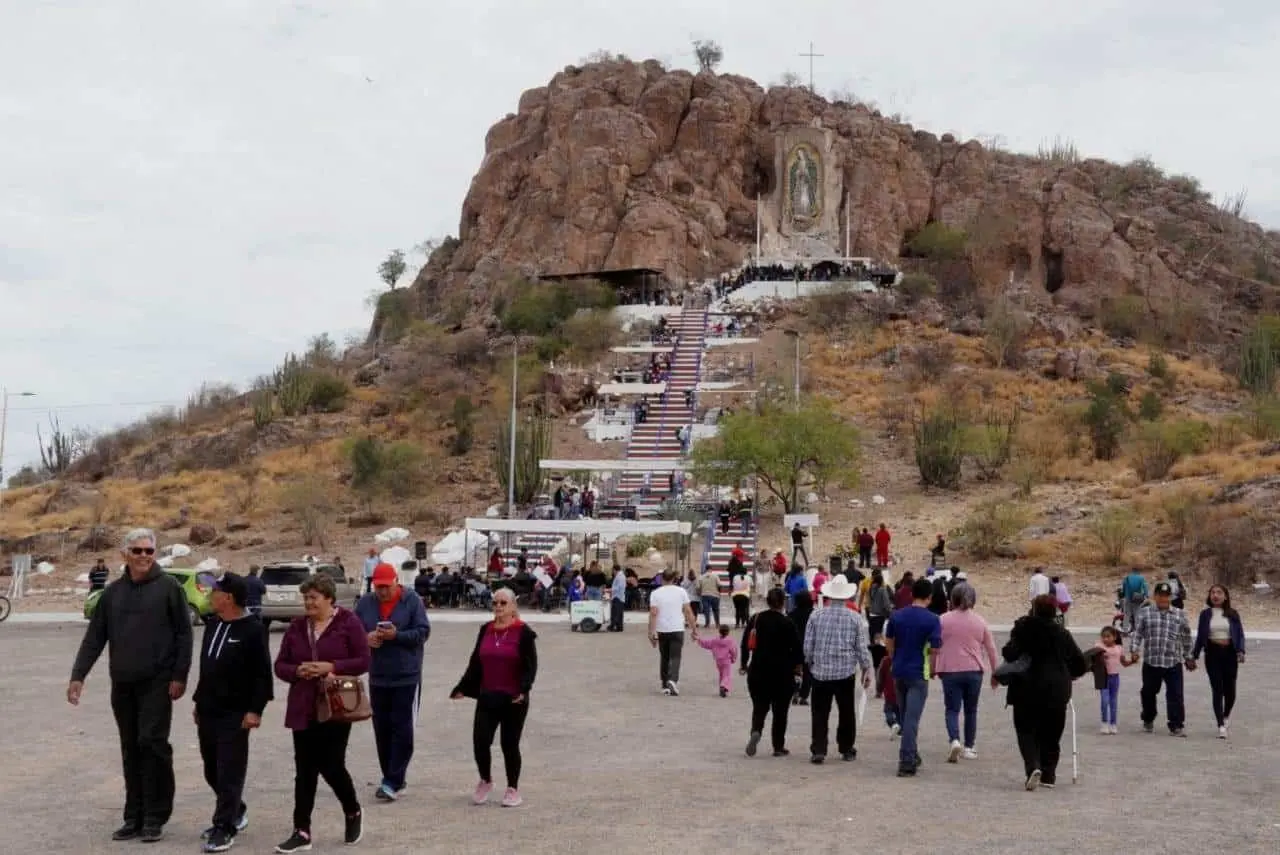 Peregrinos cumplen mandas a la Virgen de Guadalupe en Cajeme