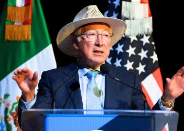 Ken Salazar asegura no conocer a su relevo como embajador de EU en México