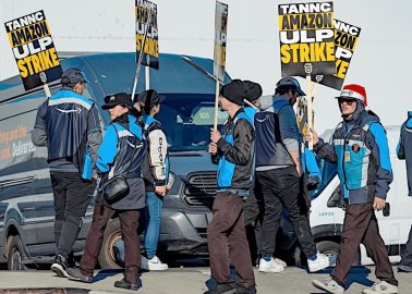 Trabajadores de Amazon inician huelga en plena temporada navideña