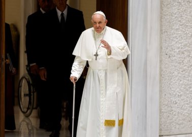 Papa Francisco advierte del riesgo de los chismes y destaca el valor de la familia en mensaje de Navidad