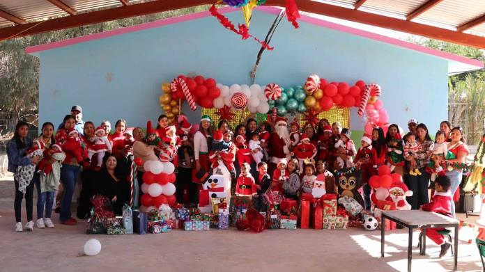 Lleva Unison regalos a niños Mayos Lleva Unison regalos a niños Mayos