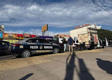 Choque en pleno Centro de Obregón deja a motociclista lesionado