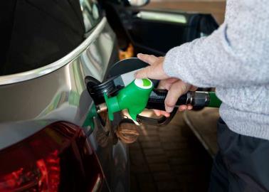 ¿La gasolina del auto dura menos durante el invierno? Esto sabemos