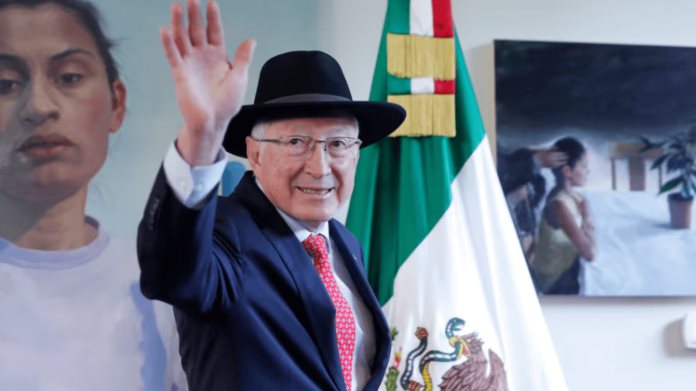 Ken Salazar se despide como embajador de EE.UU. e insiste en que fentanilo se produce en México Ken Salazar se despide como embajador de EE.UU. e insiste en que fentanilo se produce en México