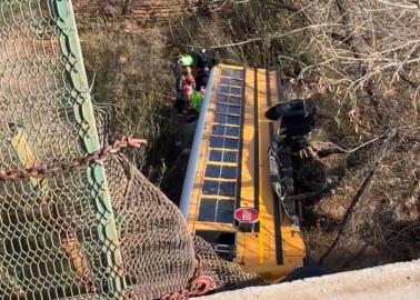 Cae autobús a barranco en Nogales