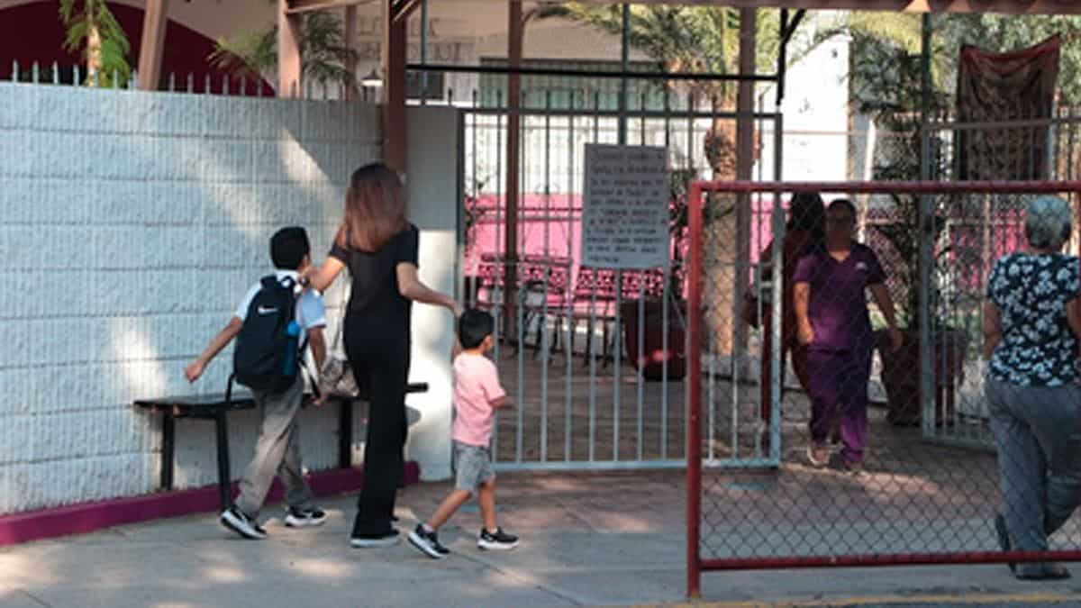 Regresan hoy a clases sólo 358 mil 196 alumnos