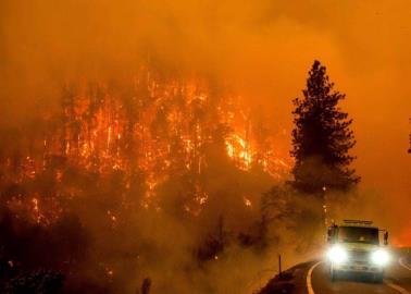 ¿Qué son los vientos de Santa Ana y por qué empeoran los incendios en Los Ángeles?